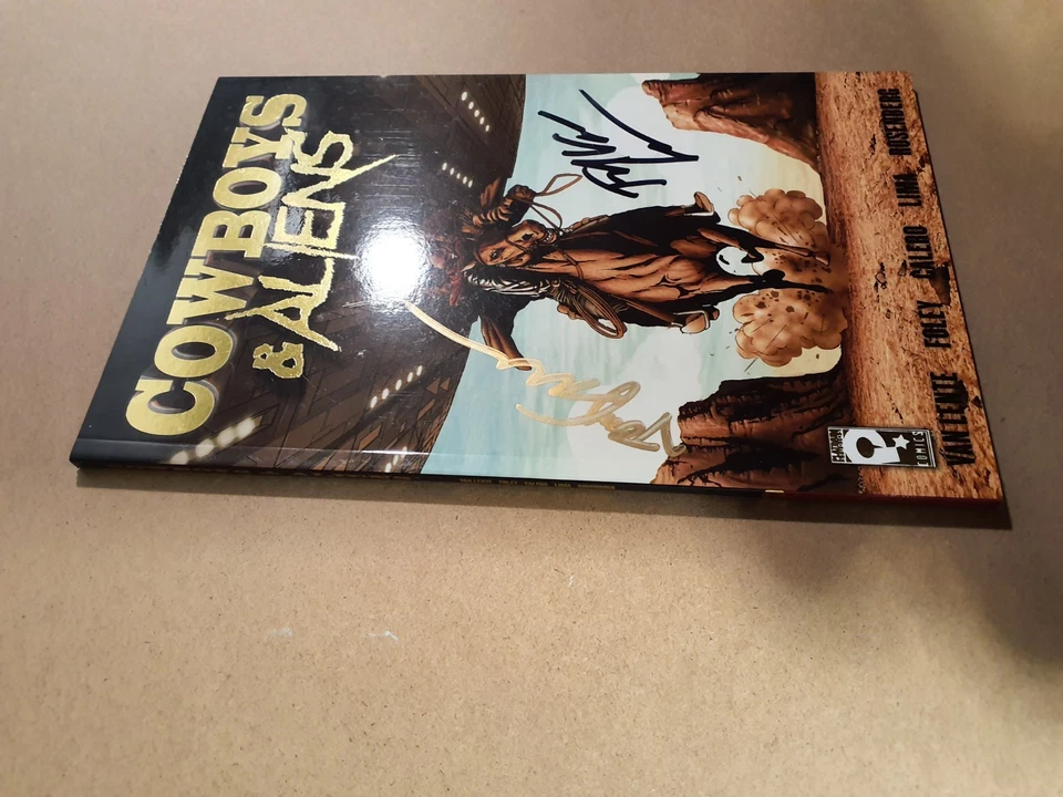 Cowboys & Aliens 2006 Gold Edition 1ST Edition SIGNED Jon Favreau, Van Lente - Image 3 of 3