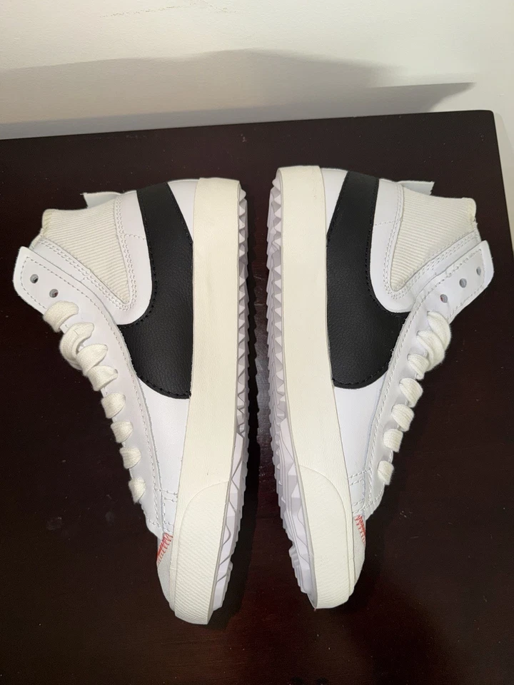 Nike Blazer Mid 77 Men Casual White Black Jumbo Swoosh DD3111 100  Size 10 - Image 4 of 4