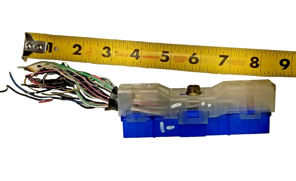 Conector de cable - MECM-T132 - 92-93 Nissan Pickup D21 ECM ECU 4x4 M/T - ENVÍO RÁPIDO Foto 4 de 4