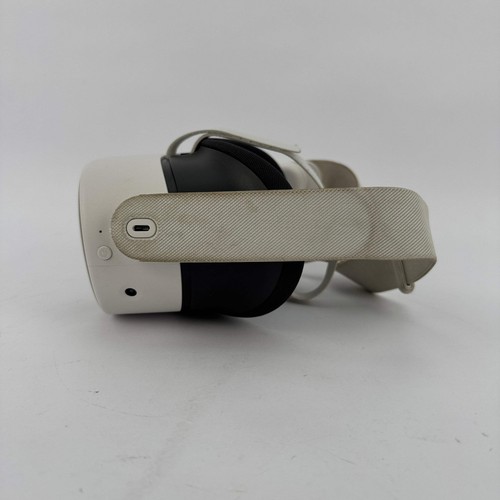 Meta Quest 3S Standalone All-in-One VR Headset P97 - Picture 3 of 10