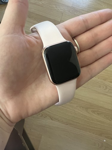 Apple Watch SE 40mm Boîtier en Aluminium Doré avec Bracelet Sport Sable Rose - Régulier (GPS - Photo 2 sur 2