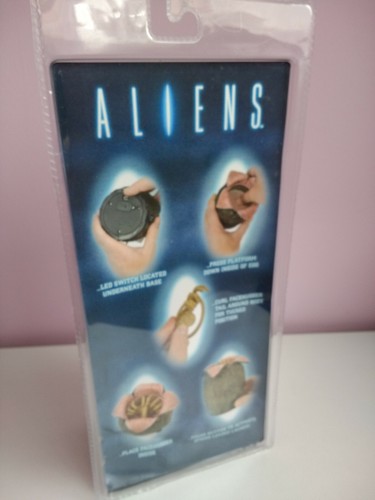 NECA Aliens – Light-up Alien Egg with Launching Facehugger *DISCONTINUED* - Picture 3 of 8