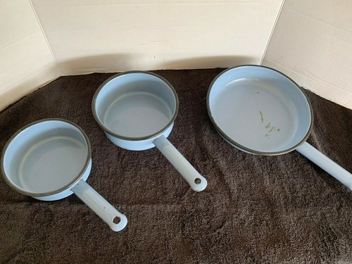 Vintage Enamelware Blue w/ Black Trim 6-pc.. 9" Pan ,7" Pan, 6 " Pan, W/Lids - Picture 5 of 12