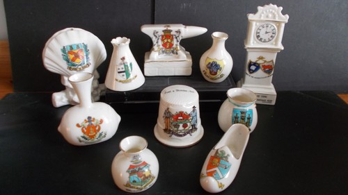 SMALL COLLECTION OF CRESTED CHINA