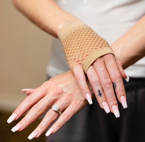 Faltenpatches für trockene Hände - 4 PAAR Silikon Faltenpatches mit 1 PAAR Handschuhen - Bild 7 von 7