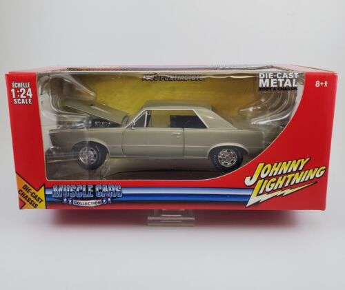 2006 Johnny Lightning 1965 Pontiac GTO Gold 1:24 Scale Muscle Cars