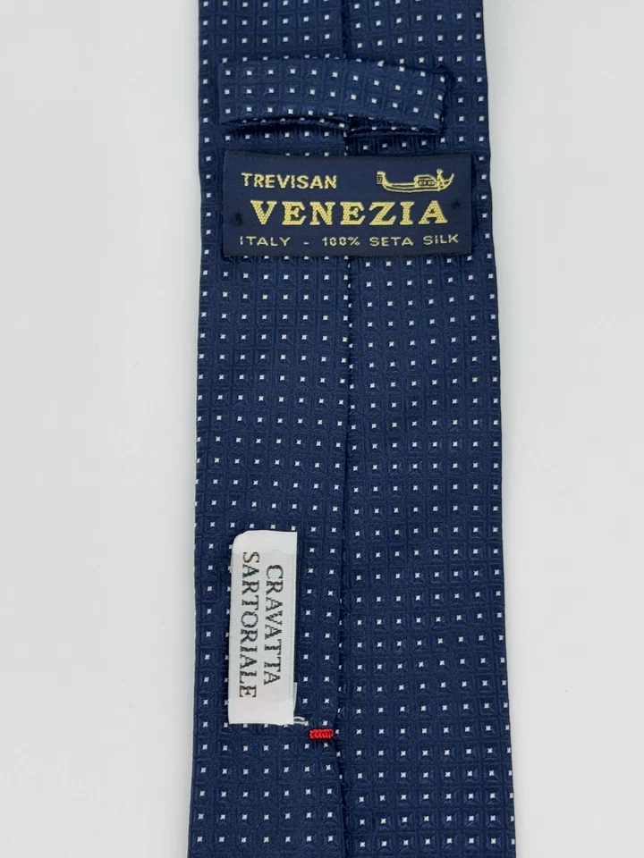 Corbata de seda - punto azul oscuro Foto 2 de 3