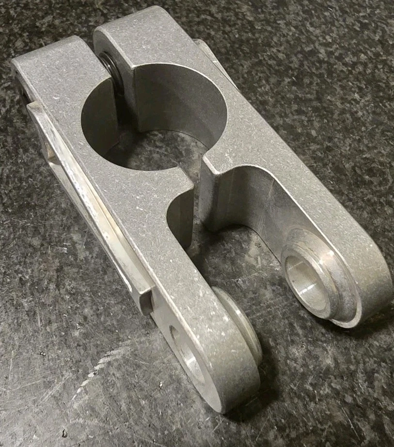 Abrazadera de tubo de 1-1/4" Foto 2 de 4