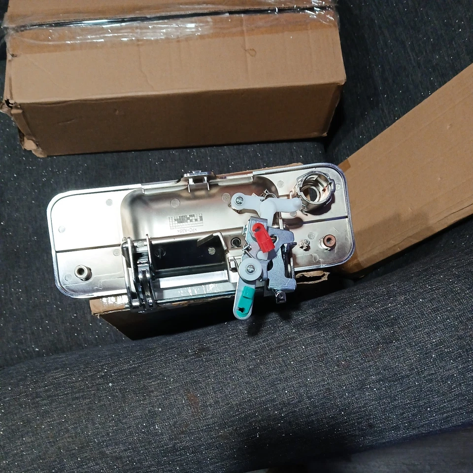 Manija de puerta trasera cromada con cerradura sin orificio de cámara para Toyota Tundra 07-13 Foto 2 de 2