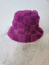 Womens Fluffy checkerboard bucket hat.