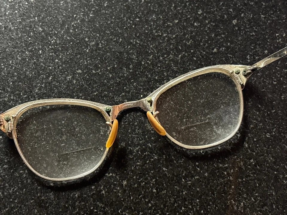 Anteojos antiguos con borde de cuerno MC 4 1/2 12k blancos GF esmalte negro grabado Art Deco años 40 Foto 3 de 4
