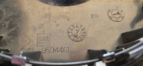 05 Hummer H2 chrome wheel center cap - Picture 5 of 5