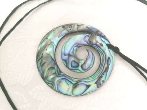 Abalone Mother-of-Pearl Shell Circular Pendant Necklace -For Your Inner Mermaid - Picture 8 of 9