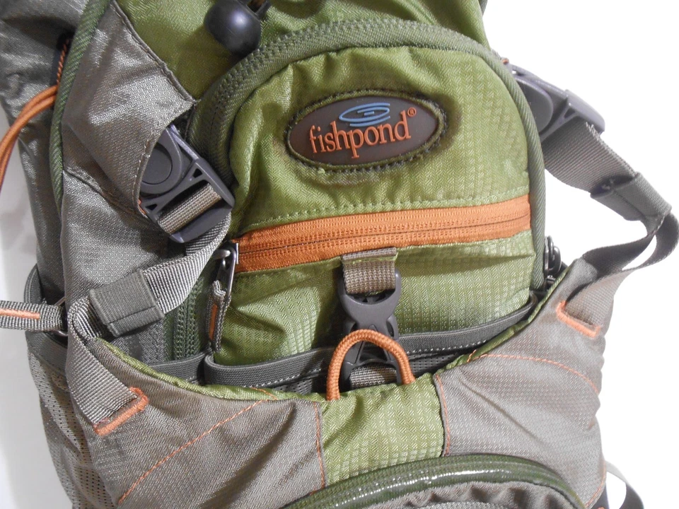 Sistema de mochila de pesca con mosca Fishpond bolsa de aparejos verde gris Foto 3 de 4