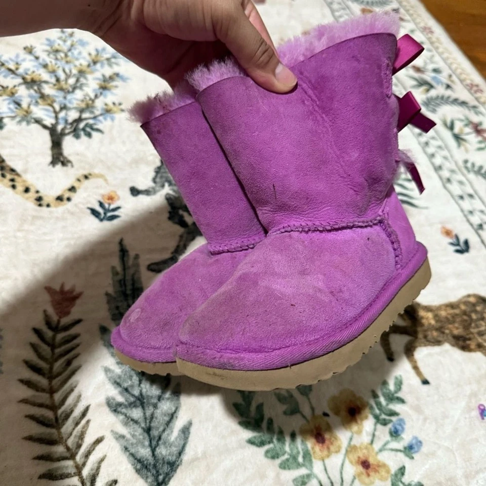 Botas UGG Niños Rosa Bailey Bow II Púrpura/Violeta Talla 10 Niño Pequeño Foto 2 de 4