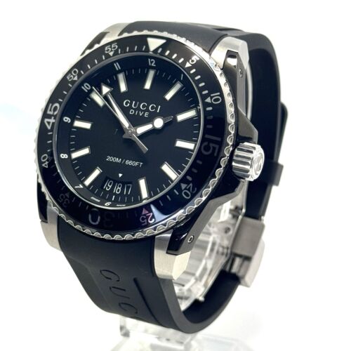 GUCCI DIVE DIVE YA136204A 136.2 Cuarzo Negro Indicador Fecha Excelente Estado - Imagen 2 de 12