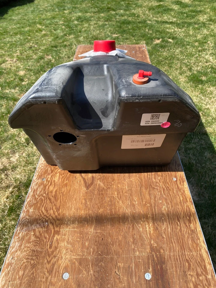 Nuevo tanque de gasolina Polaris OEM 2203555 IQ Switchback RMK Foto 2 de 4