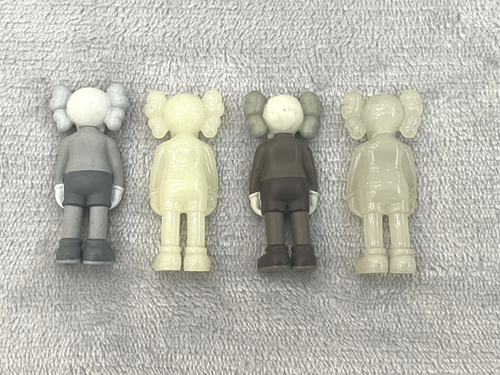 KAWS Companion Keychain Lot of 4 Grey Brown GITD Blue Green Medicom 2009 Rare - Picture 6 of 8