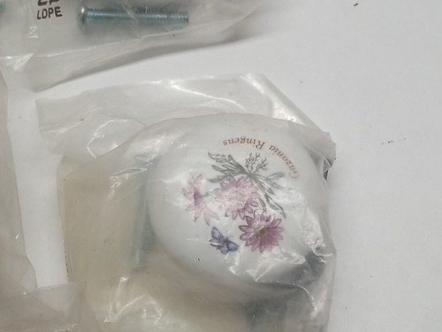 BELWITH P6106-GA Lot of 9 Gazania Ringens Porcelain Floral Cabinet Door Knobs - Picture 6 of 7