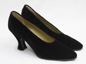 Yves St Laurent Blk Velvet/Satin Stiletto Pump SZ 7 Yves St Laurent Blk Velvet/Satin Stiletto Pump SZ 7