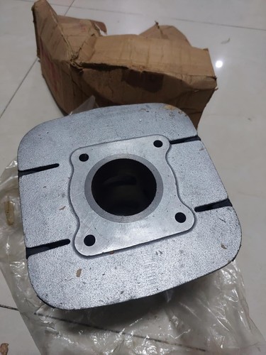 SUZUKI TRS-TRS118-TRS PRO CYLINDER ALUMINUIM GENUINE NOS JAPAN P/N 11210-39331 - Picture 5 of 11