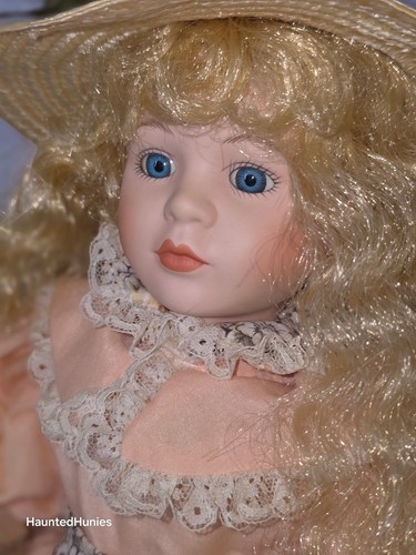 Paranormal Doll (Haunted Hunies Julianne) 30s, Motherly, Positive - Photo 13 sur 14