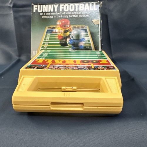 Vintage - Tomy Funny Football - Tabletop Game - Windup Players Works w/ Box - Picture 16 of 19