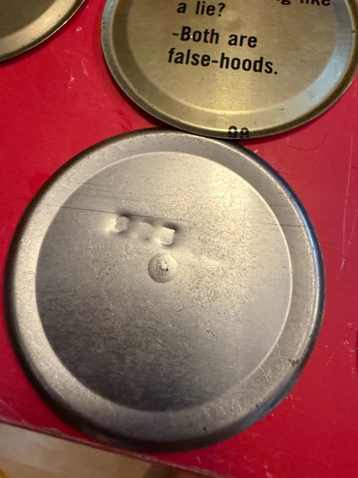 86 шт. белых жестяных крышек для молочных банок с загадками с номером УЛЬТРАРЕДКИЕ 1950-е - Изображение 2 из 4