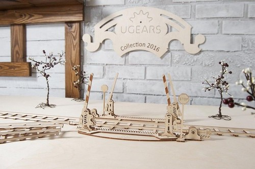 UGEARS - Mechanical Wooden 3D Puzzle "Railway Crossing & Tracks" - Picture 4 of 4