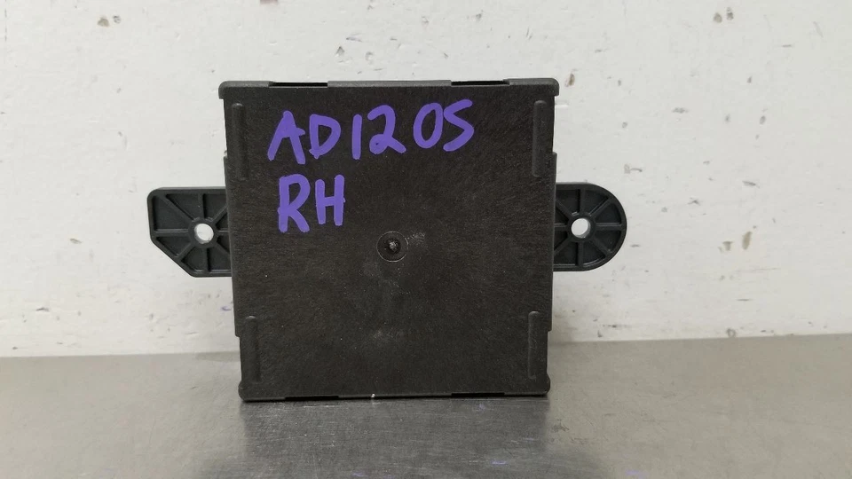 23 MÓDULO DE CONTROL DE PUERTA ESTILO CLÁSICO DODGE RAM 1500 68225100AD Foto 2 de 4