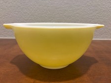 Pyrex greenish Yellow Cinderella Nesting 1.5 Pint Mixing Bowl #441 Vintage