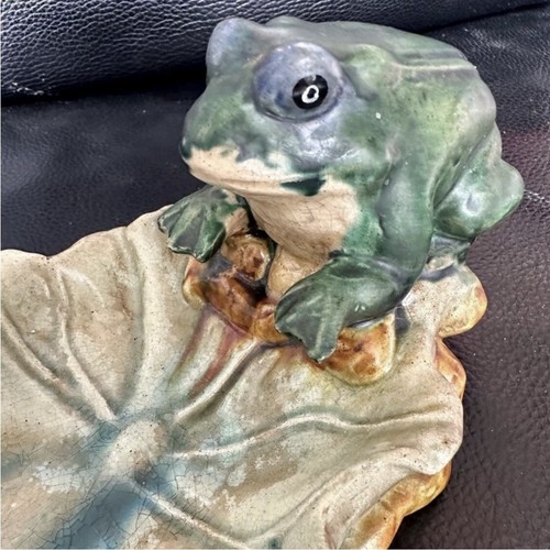 VINTAGE 1980s HANDPAINTED GLAZED CERAMIC OVAL DISH 3D FROGS TOADS LILY PADS EUC - Picture 3 of 11