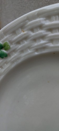 Assiette à salade Belleek trèfle et tissage de panier 7-5/8" deuxième (2ème) génération - Photo 4/9