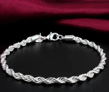 Twisted silvery bracelet 