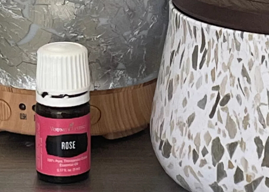 Young Living Essential Oil - ROSE 5 ml~ opened, but never used HEET, hoge kwaliteit