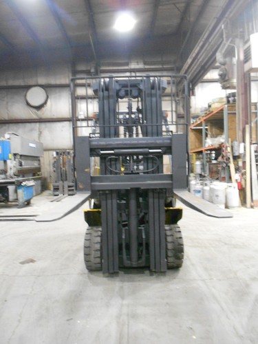 2003 Komatsu FG35BCS-7H, 7,000#, 7000# Cushion Tired Forklift w/3 Stage, SS - Picture 9 of 12