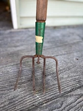 Antique Primitive Farm Tool 4 TINE PITCH FORK Clam Digger Corn Cob Rake Green
