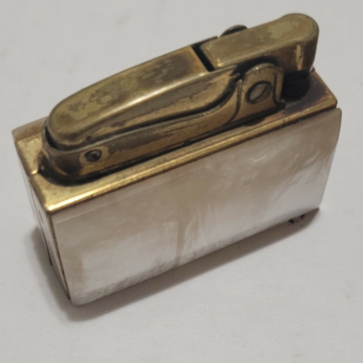 VINTAGE SMALL PIGEON Automatic Super Lighter Mother of Pearl