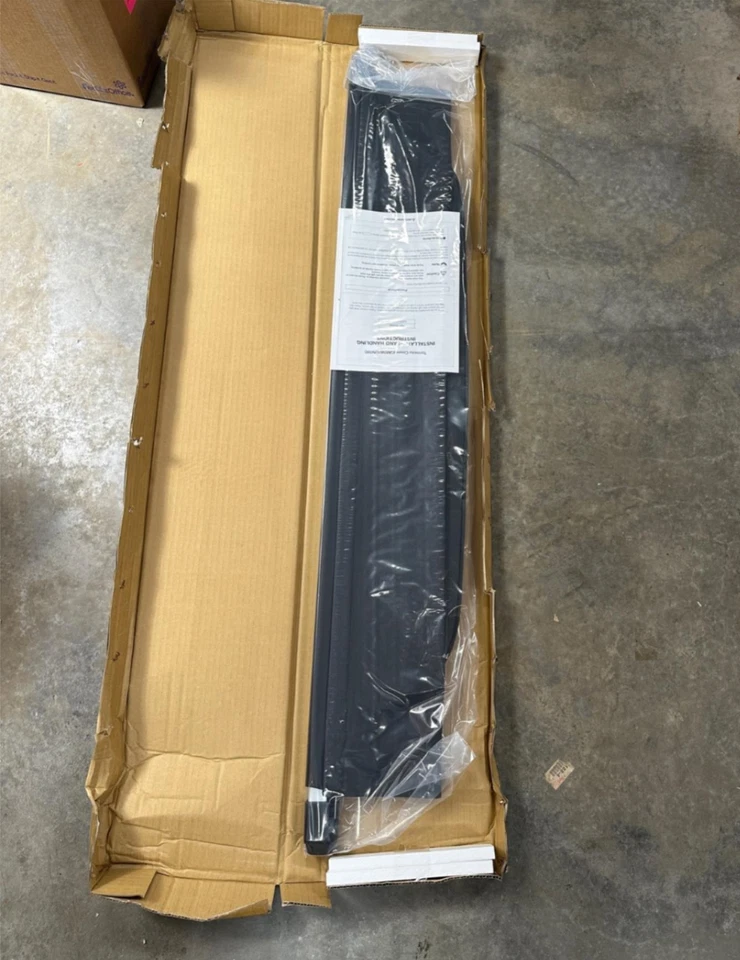 Genuine OEM 2022-24 Mitsubishi Outlander Rear Black Retractable Tonneau Cover - Image 4 of 4