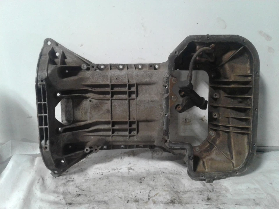 Used Upper Engine Oil Pan fits: 2002 Mercedes-benz Mercedes ml-class 163 Type ML - Изображение 3 из 4