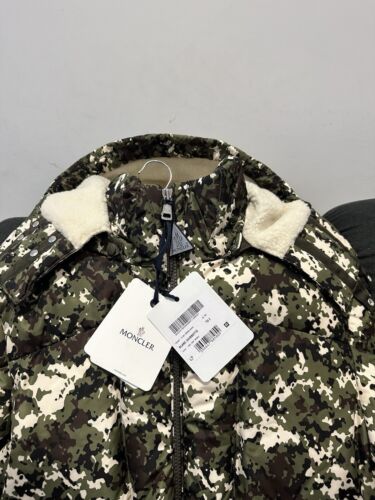 Moncler Blanc Camouflage Print Down Jacket. - Picture 2 of 10