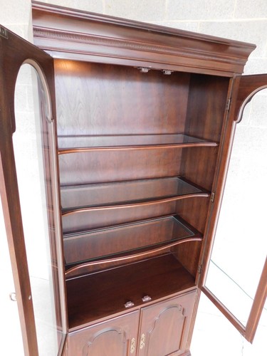 Ethan Allen Georgian Court Cherry Display Lighted Wall  Cabinet 119210 ( A ) - Picture 5 of 15