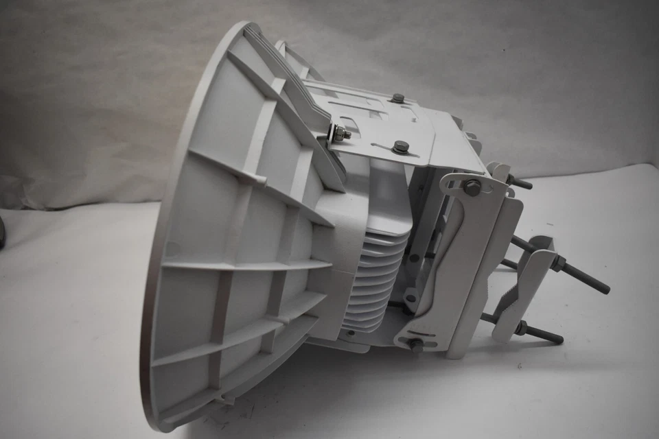 Ubiquiti Networks AF24 Airfiber 24 GHz Point to Point Gigabit Radio - Image 3 of 4