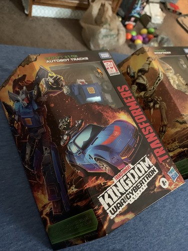 Hasbro 9.5 inch Transformers Generations War for Cybertron Kingdom Deluxe... - Picture 2 of 4