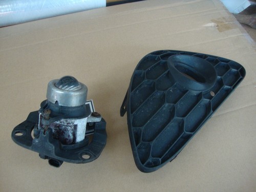 2012 ALFA ROMEO GIULIETTA OFF SIDE RIGHT DRIVERS FRONT FOGLIGHT & SURROUND BEZEL - Picture 2 of 2