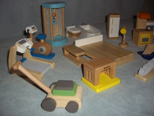 HAPE Wood Dollhouse Furniture Dog House Bath Kitchen Exercise Equip Bedrm 16 Pc - Picture 7 of 14