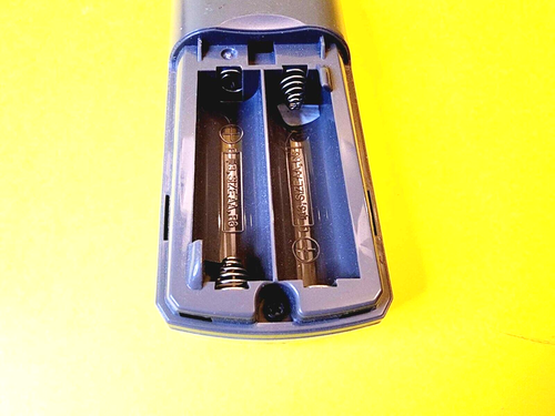 *MISSING BATTERY DOOR* SONY REMOTE CONTROL RM-V202 WEGA TV RM-Y194 KV-20FS120 - Picture 6 of 6