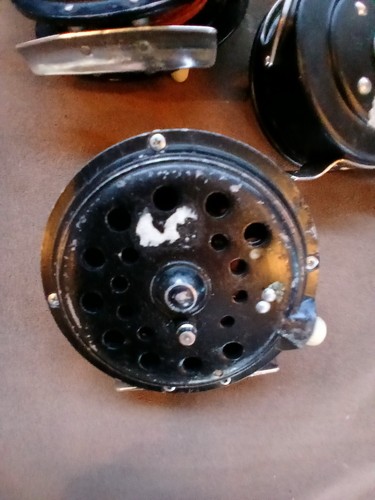 3 Lot VINTAGE  Fly Fishing Reels Martin 61,Bronson Royal 360 & PHLUEGER (Japan) - Picture 4 of 10