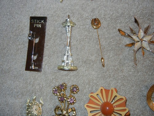 DE COLECCIÓN, JOYERÍA MÁS DE 30 ALFILERES Y ALFILERES DE PALO SIN LIMPIAR USADOS AÑOS 60,S 70 - Imagen 3 de 12