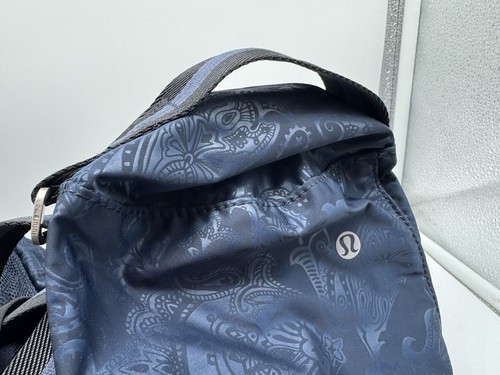 Lululemon Athletica Yogamatte Tragetasche Reißverschluss blau Paisley 16L wasserabweisend